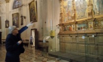 La visita lampo (improvvisata) di Sgarbi a Treviglio per vedere il Polittico di San Martino