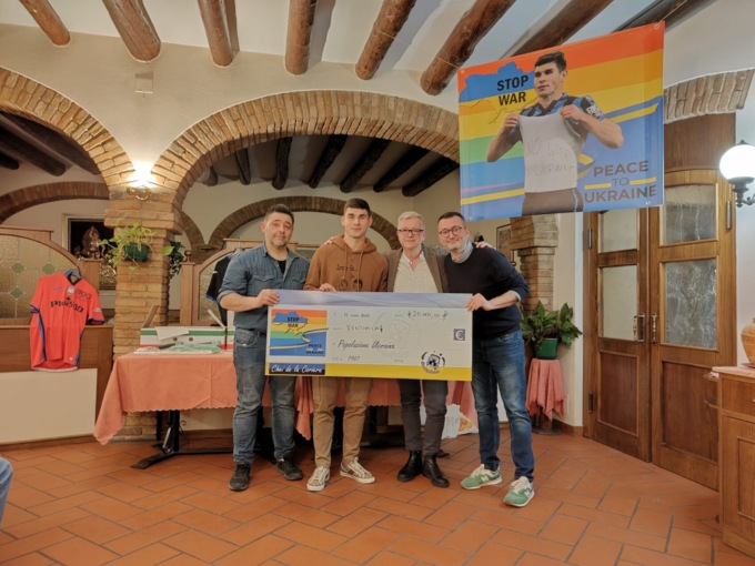 Le maglie su Ebay e la cena di Chei de la Coriera con Malinovskyi: ventimila euro per l’Ucraina