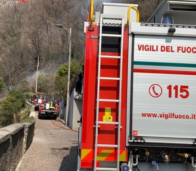 Incendio in un bosco vicino alla scuola in Valle San Martino: bambini messi al sicuro