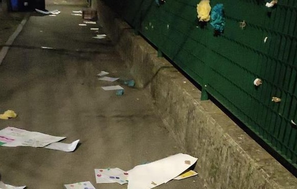 Villaggio degli Sposi, vandali distruggono i messaggi di pace dei bimbi delle elementari