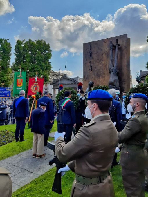 Bergamo torna ad animarsi per il 25 Aprile: le foto dei festeggiamenti della Liberazione