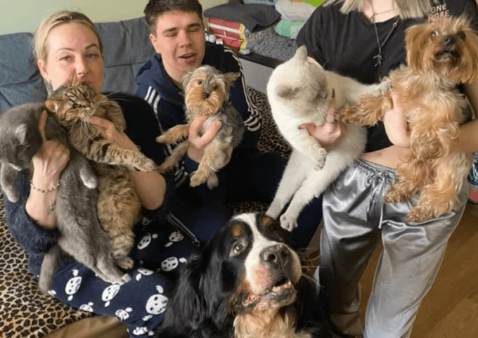 Emergenza Ucraina, a Bergamo riprende la raccolta di cibo anche per cani e gatti