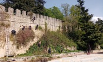 Da Bergamo a San Marino: i volontari di Orobicambiente ripuliscono le mura della Repubblica