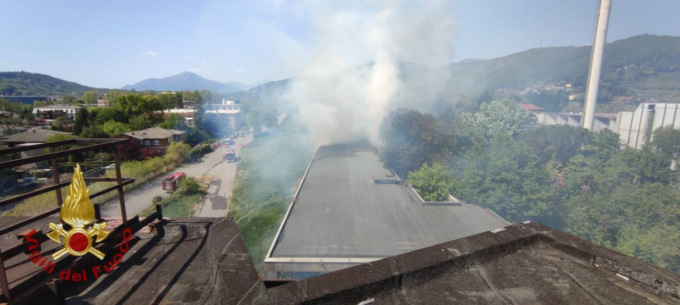 Scoppia un incendio nella ex Reggiani: a fuoco il materiale abbandonato nello stabile