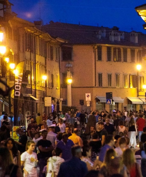 Movida in Borgo Santa Caterina: le critiche di un esercente e la nostra risposta