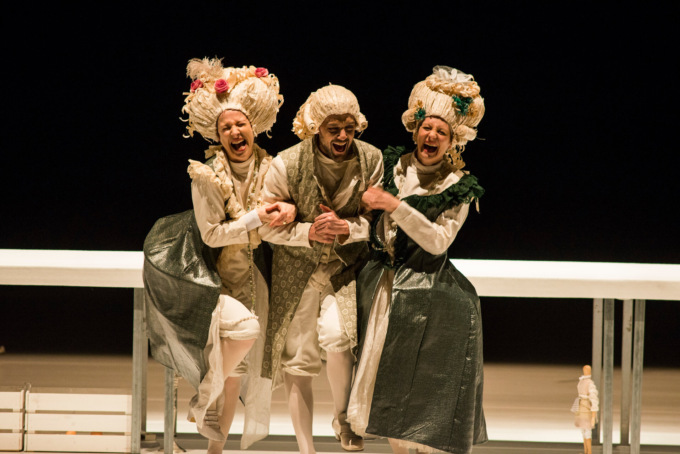 “La Locandiera” bizzarra e non banale di Granata