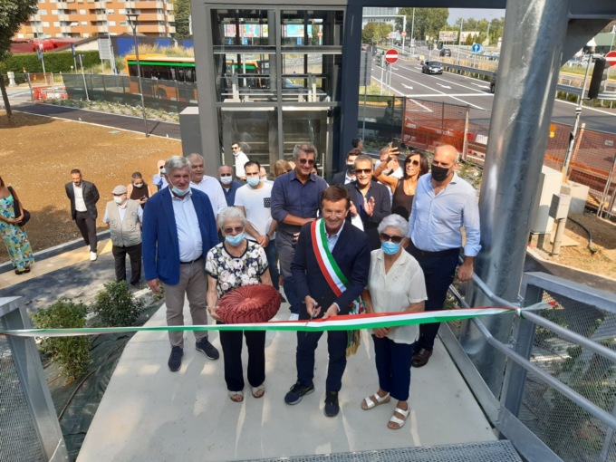 Ascensori della passerella, l’azienda installatrice: «Il Comune non investe sulla manutenzione»