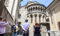 Bergamo, un turismo in coda (alla funicolare) e senza bagni: le critiche delle guide