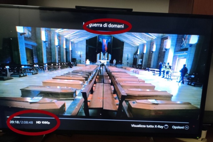 La foto delle bare delle vittime Covid nella chiesa di Seriate usata in un film sugli alieni di Amazon Prime Video