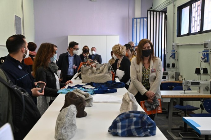 In carcere nasce “Ricucendo”, il laboratorio di confezione tessile a disposizione dei detenuti