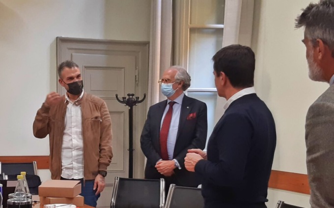 Una pastiera per superare i dissapori: la visita dello chef napoletano Di Pinto a Palazzo Frizzoni