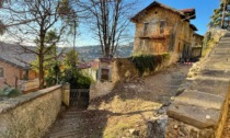 I viottoli e le antiche scalette di Bergamo che adesso vanno a sbattere contro un cancello