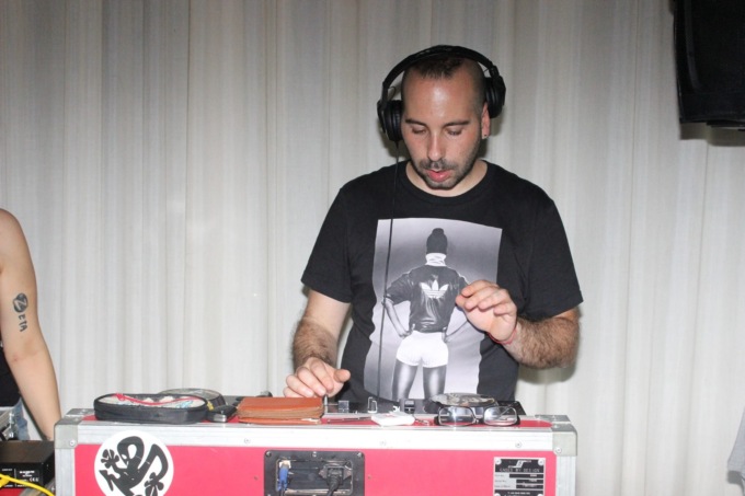 Grandi imprese tolgono la Z dal simbolo. E un dj bergamasco cambia nome