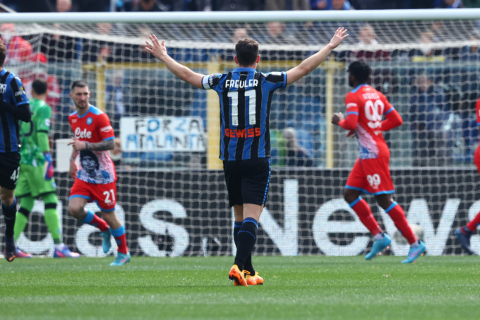 L’Atalanta gioca, il Napoli segna e a Bergamo vincono gli azzurri: de Roon non basta, finisce 1-3