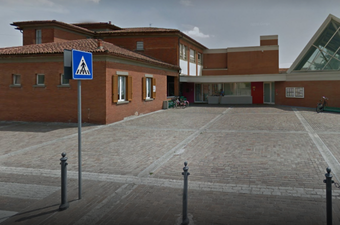 Boltiere, malore mentre recita a scuola: grave attore 67enne