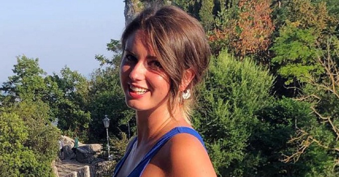 Chiesa gremita per l’ultimo saluto a Carol Maltesi