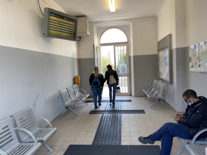 Seriate, ripulita la stazione e installate otto telecamere