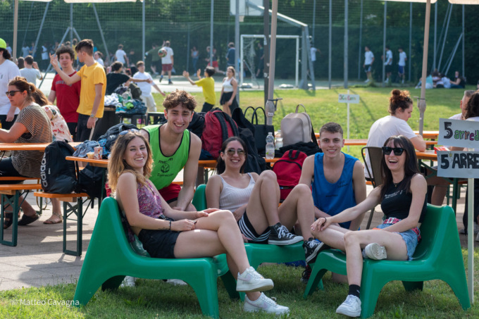 La grande festa di fine anno di studenti e professori del Fantoni in 26 bellissime foto