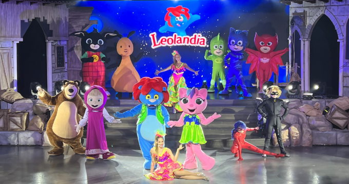 Reunion di cartoni animati a Leolandia: tutti insieme sullo stesso palco