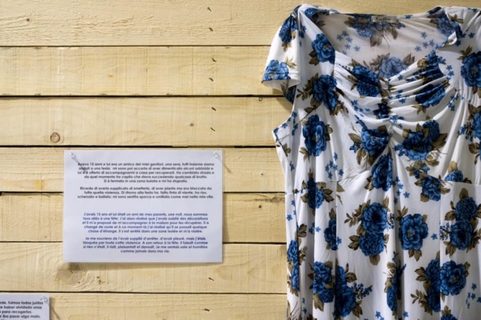 “Com’eri vestita?”, a Casnigo mostra e teatro contro la violenza sulla donne