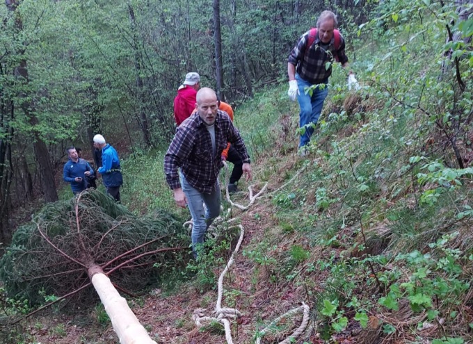 Tradizione rispettata a Ponte Nossa, il “Mas” è tornato sulla sommità del Pés