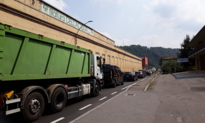 Semaforo di Colzate in tilt, monta la rabbia fra gli automobilisti della Val Seriana