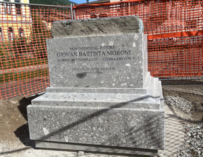 La statua dedicata al Moroni trova finalmente una casa: festa grande ad Albino