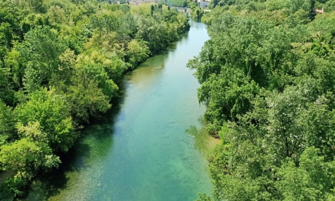 Uomo di Castelli Calepio cade nel fiume Oglio da trenta metri di altezza: vivo per miracolo