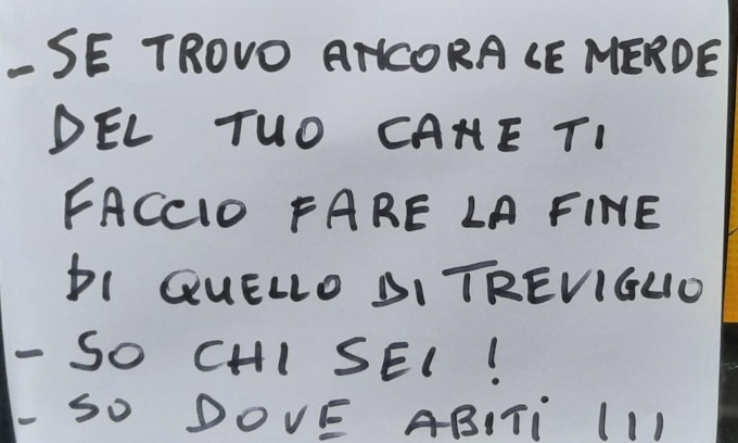 «Ti faccio fare la fine di quello di Treviglio»: il cartello shock dopo la lite sui cani