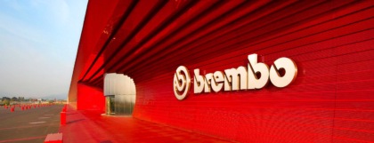 Allarme bomba negli stabilimenti della Brembo, lavoratori evacuati e accertamenti in corso