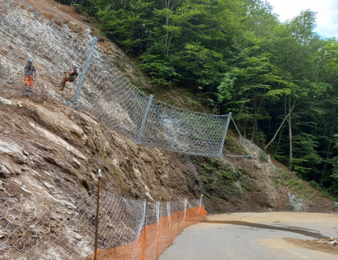 Frana di Valgoglio: riapre la strada, a senso unico alternato ma senza limiti di orario