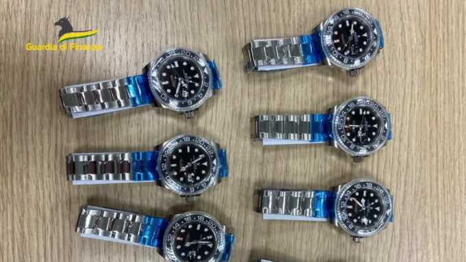 Traffico illecito via web: anche a Orio al Serio sequestri per merce contraffatta