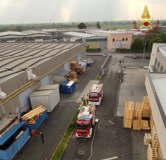 Incendio in una ditta di Costa di Mezzate, nessun ferito e fiamme domate
