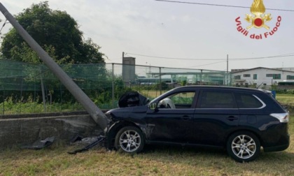 Si schianta a Fara contro un palo, 41enne soccorso in eliambulanza