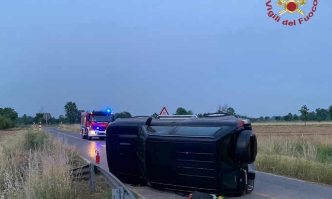 Si ribalta con l’auto, 83enne finisce in ospedale