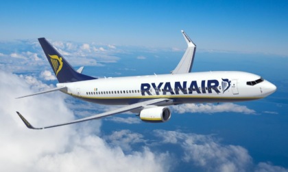 Malore su un volo Ryanair partito da Bergamo: tappa improvvisata a Fiumicino