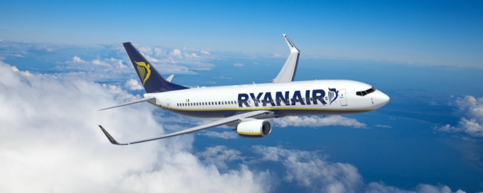 Malore su un volo Ryanair partito da Bergamo: tappa improvvisata a Fiumicino