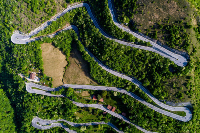 Cede un muro, chiusa la strada tra Bedulita e Costa Imagna: modifiche alla Gimondi