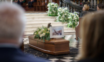 Il commovente ricordo del figlio al funerale di Domenico Bosatelli: «Papà adesso lasciati servire»