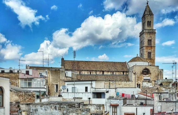 Una 78nne di Clusone trovata morta a Palo del Colle (Puglia): forse è caduta dalle scale