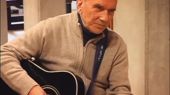 La Val Seriana piange Elia Merelli, con la sua chitarra era un cantastorie d’altri tempi