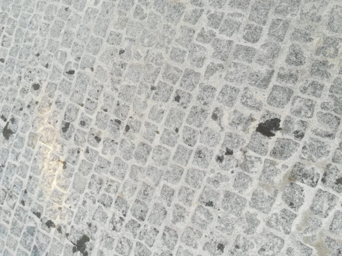 Le auto della 1000 Miglia macchiano d’olio la nuova pavimentazione del Sentierone