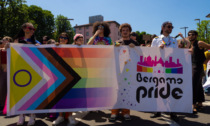 Bergamo Pride: «Bandiere israeliane non gradite», il Comune toglie il patrocinio