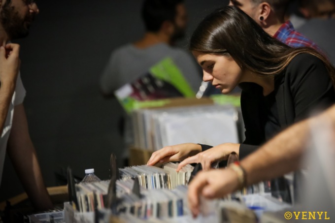 Per chi ama la musica e i vinili, il weekend è allo Spazio Fase con il Vinyl Market