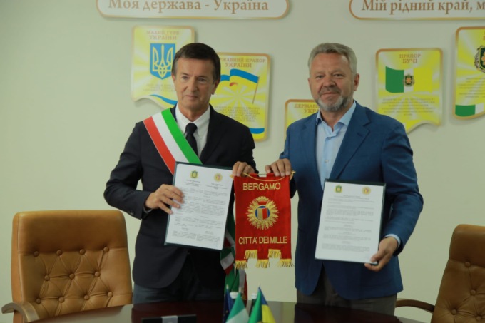 Gemellaggio tra Bergamo e Bucha: le immagini dell’accordo tra le due città