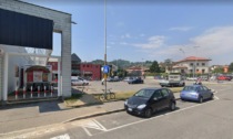 Rissa a Valtesse di fronte al Carrefour: ragazzino picchiato con una spranga