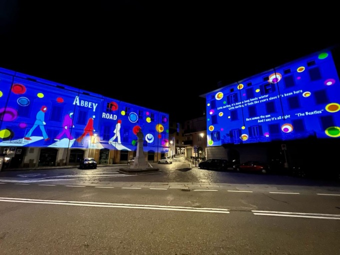 Giochi di luce ispirati dalla musica dei Beatles: torna “Lovere, il Borgo della luce”