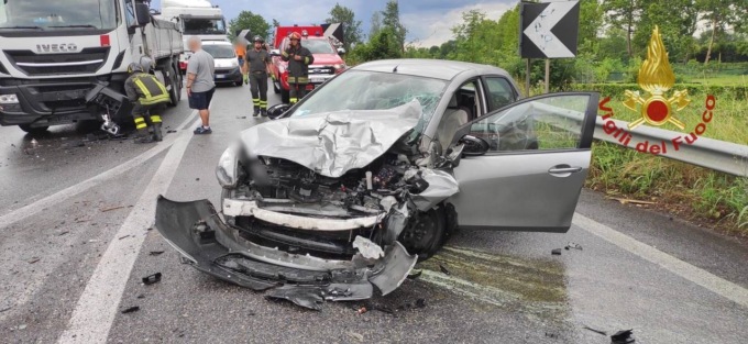Schianto contro un Tir, 56enne in codice giallo al Papa Giovanni