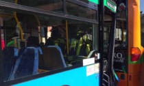 Scontro tra due autobus a Stezzano: molti giovani feriti (nessuno grave) e un autista rimasto incastrato