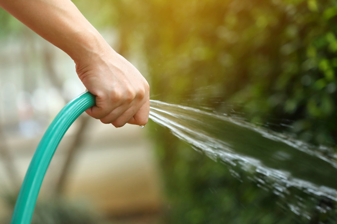 Siccità, in 25 Comuni bergamaschi rischio multa per chi fa un uso non indispensabile dell’acqua